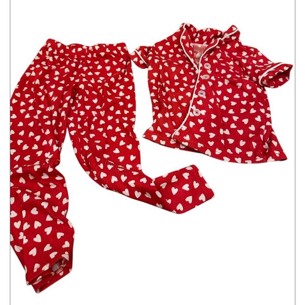 Matching pajamas with white hearts for girls